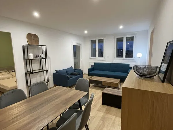 1 Chambre Disponible - Colocation Chaleureuse avec Terrasse - Métro Mermoz à 5 min