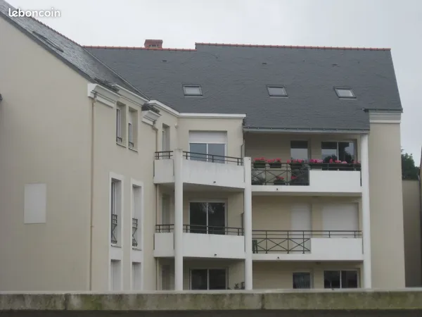 Location directe T3 bon état avec garage fermé et cave, proximité centre ville et gare