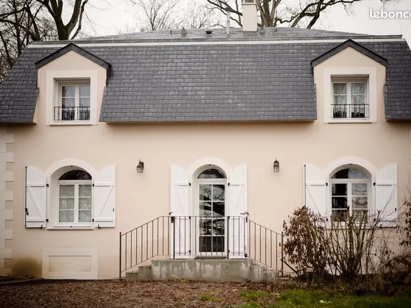 Maison meublee dans le parc d'un chateau
