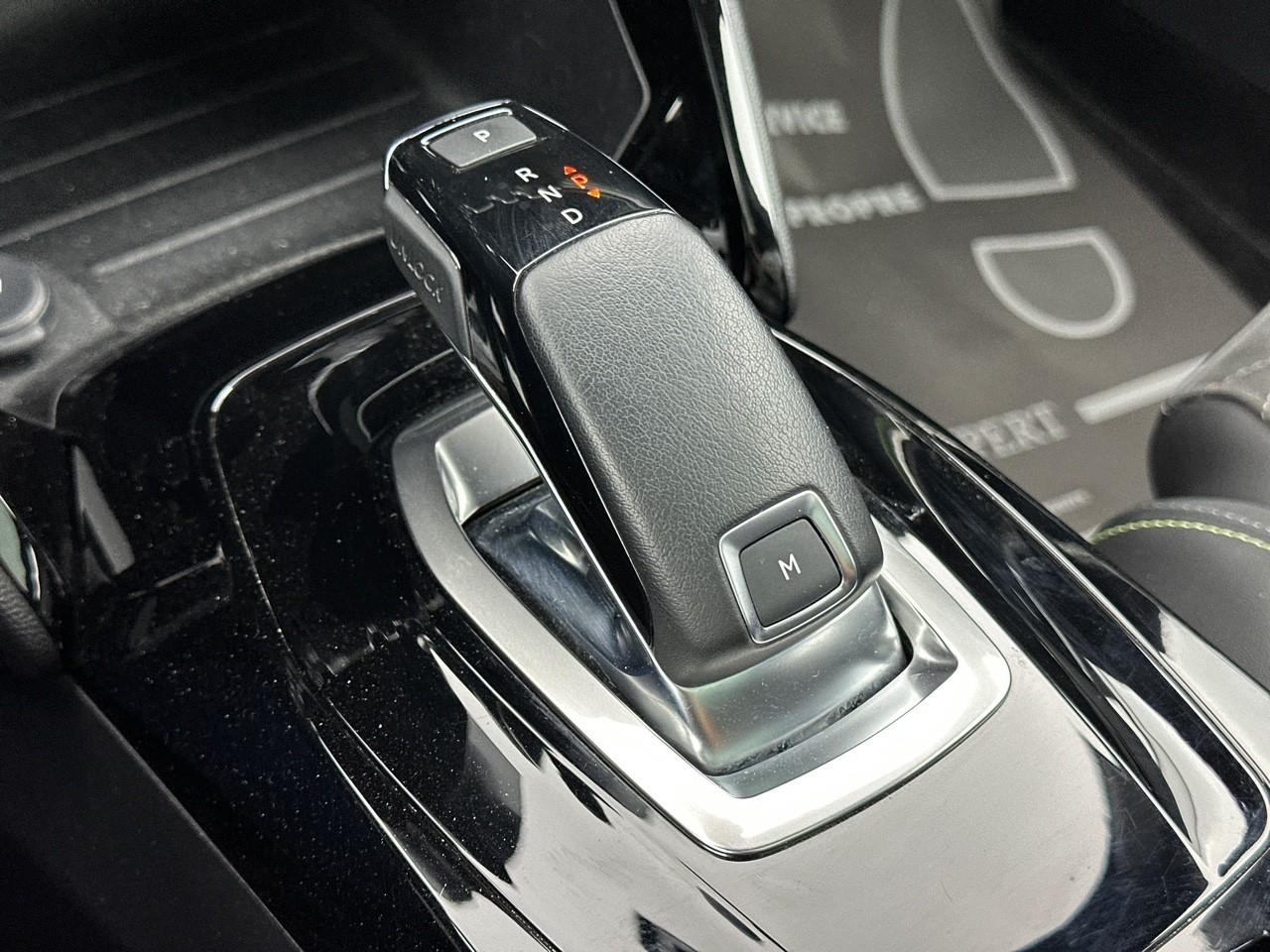 Peugeot 2008 puretech 130 s&s eat8 gt pack — photo 31