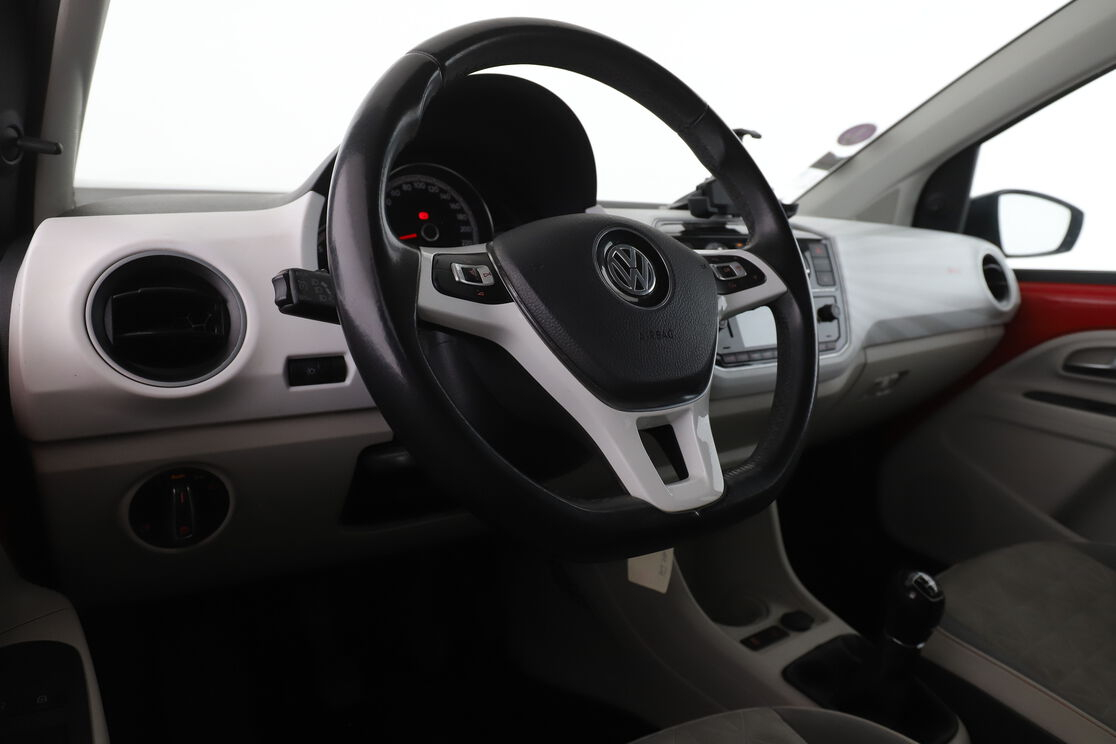 Volkswagen up! 1.0 Up! Beats Audio — photo 10