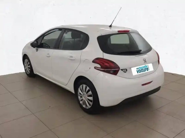 Peugeot 208 puretech 68ch bvm5 — photo 7