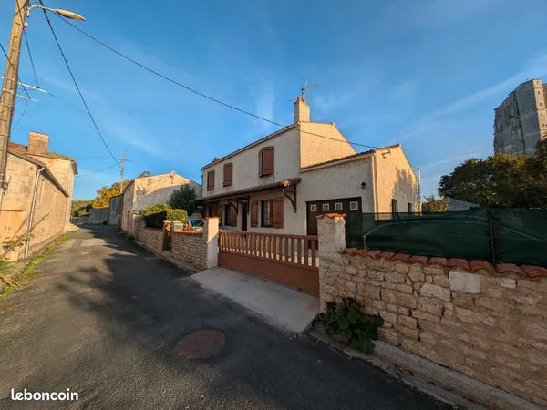 Maison familiale 110 m² rénovée - 3 chambres, garage et jardin clos