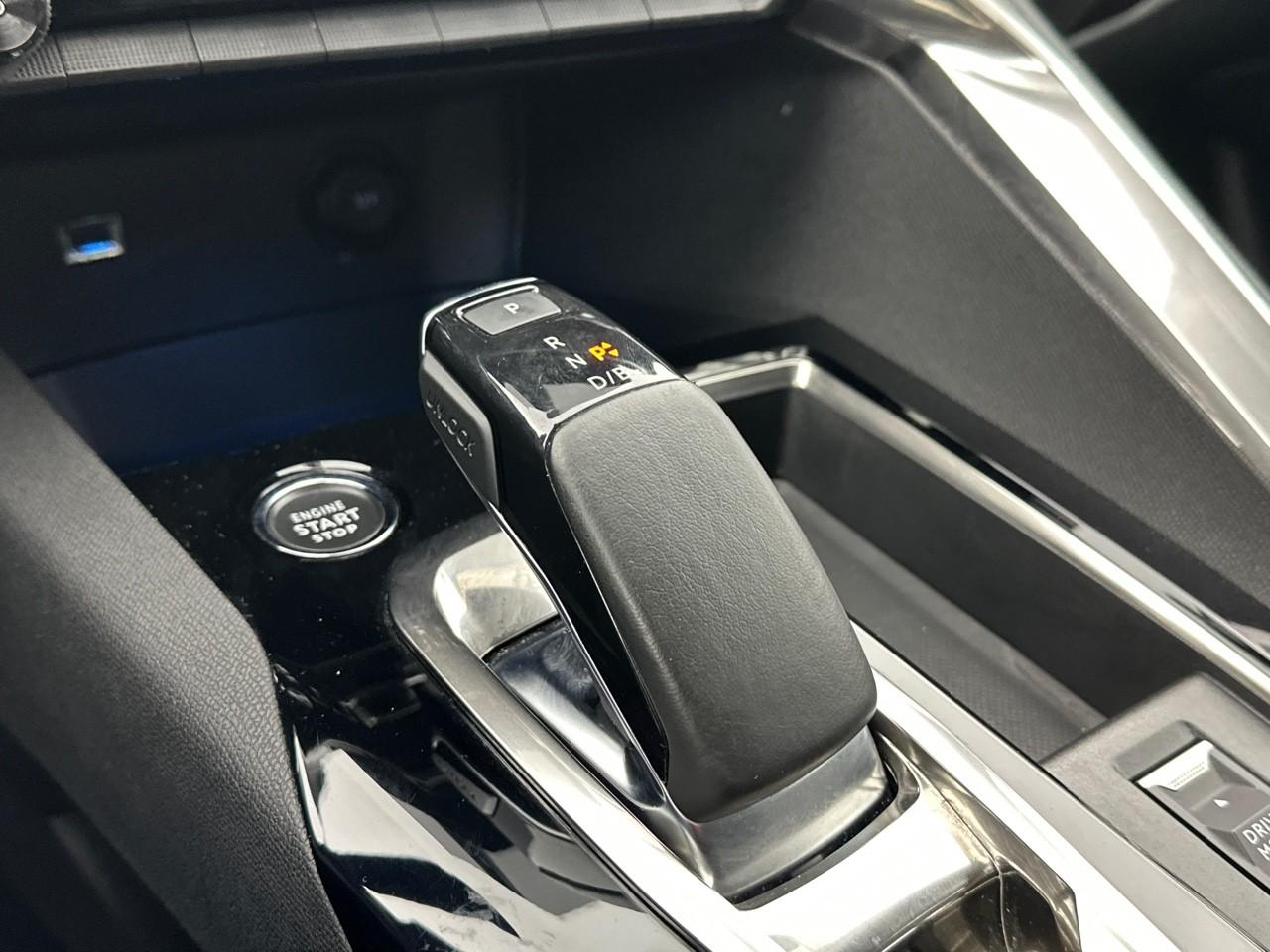 Peugeot 3008 hybrid 225 e-eat8 allure pack — photo 32