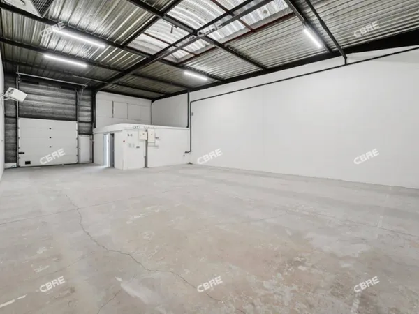 Local d'activité 165 m²