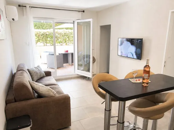 Sainte-Maxime Appartement rénové à 200m de la plage