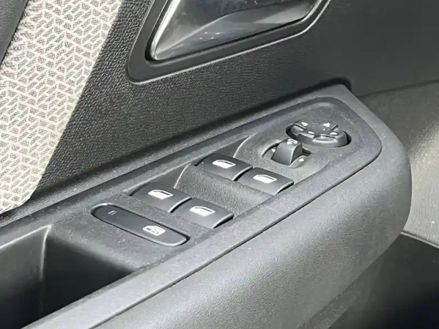 Citroën C4 puretech 130 s&amp;s eat8 — photo 40