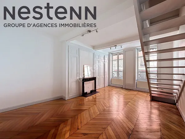 T3 - Immeuble bourgeois - Traversant - Lumineux - Métro- Commerces