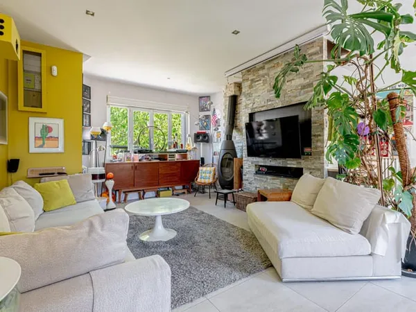 Charmant pavillon familial avec jardins, terrasse et garage doub