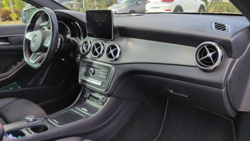 Mercedes Classe GLA 180 122 7G-Tronic - Fascination – 2019 – 97470 km – Essence – Boîte Automatique — photo 10