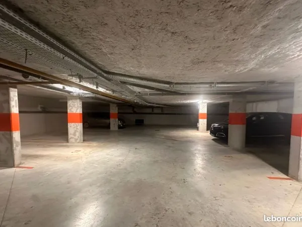 Place de parking rue Louis Thuillier, Henriville, Amiens