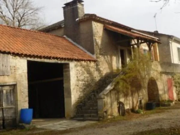 Location maison en pierre sur 3ha de terrain