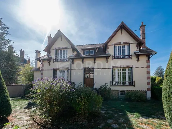 Maison 10 pièces 275 m²