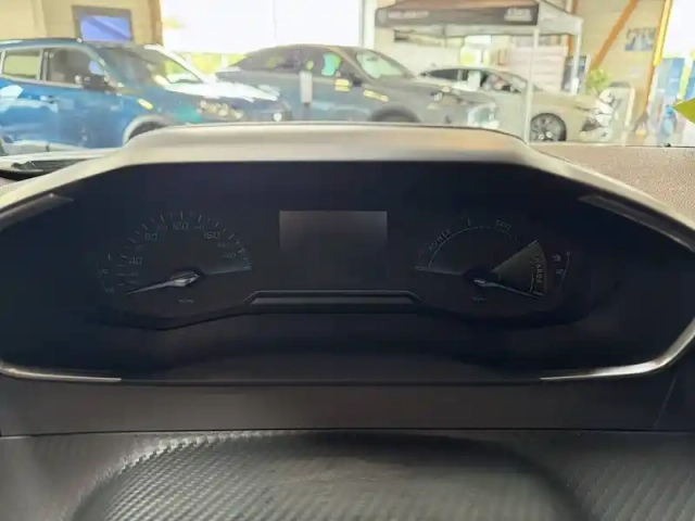 Peugeot 2008 hybrid 110 e-dcs6 — photo 10