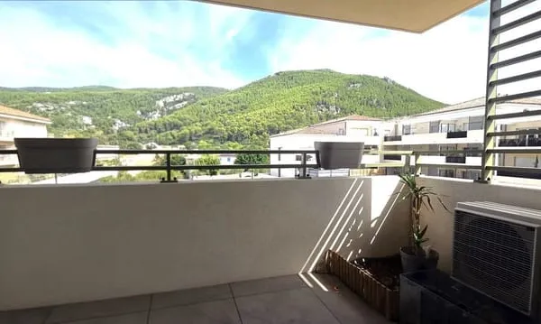 Appartement T3 + Terrasse + Box double fermé