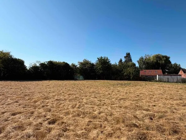 Beau terrain constructible 772 m2
