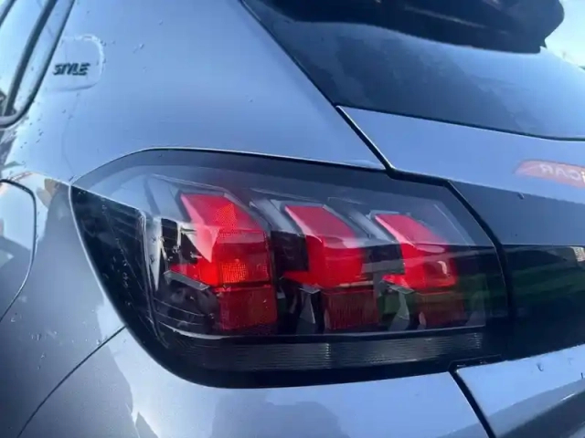 Peugeot 208 puretech 75 s&amp;s bvm5 — photo 41