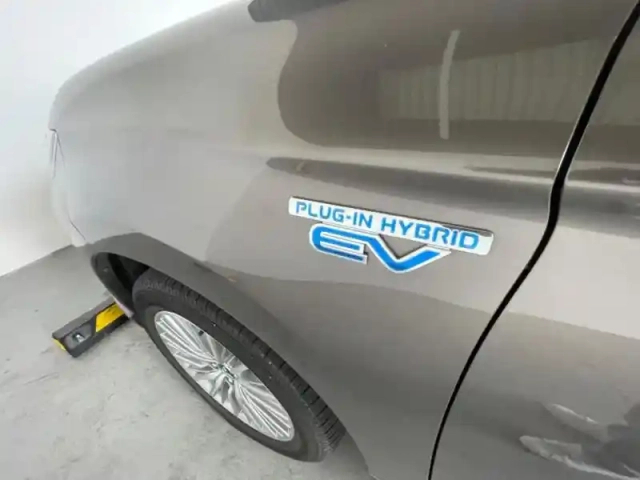 Mitsubishi Outlander phev twin motor business 4wd euro6d-t evap 5cv — photo 10
