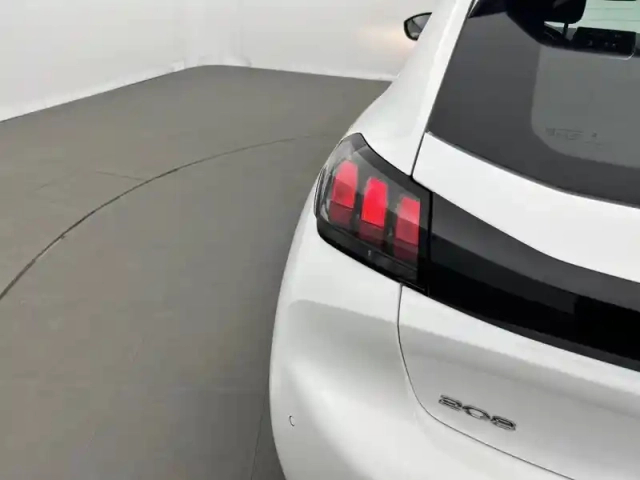 Peugeot 208 puretech 75 s&amp;s bvm5 — photo 38