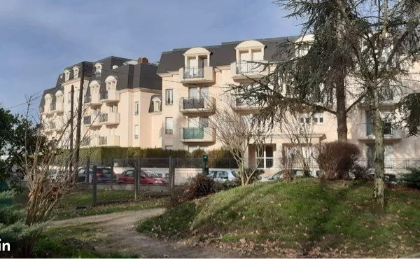 Location 2 pièces avec balcon et box 830 Cc Pontault mairie
