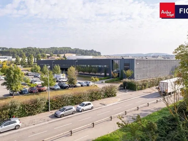 Local d'activité 3 pièces 7462 m²