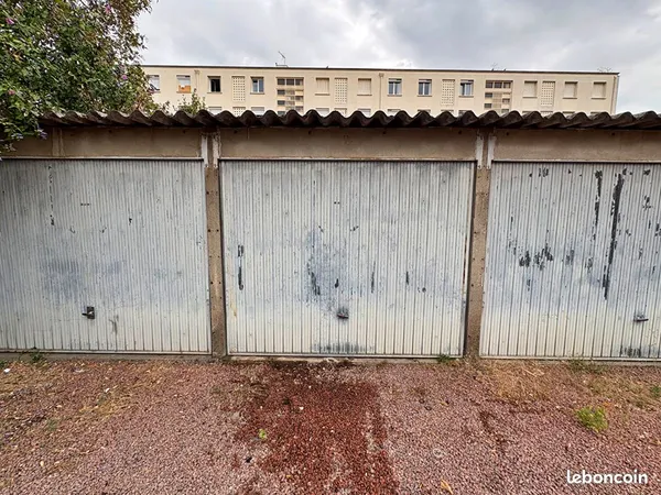 Parking/box 17 m² Roanne