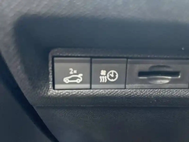 Peugeot 408 electrique 58 kwh 210ch — photo 39