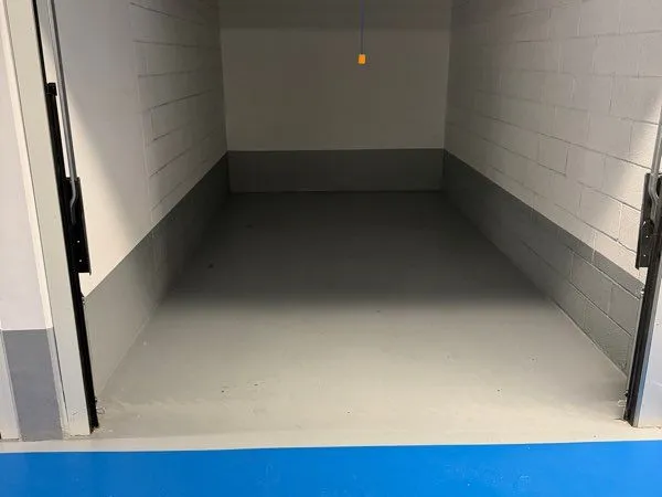 Boxe à louer avec borne électrique de recharge