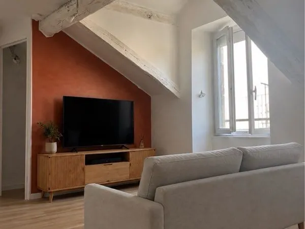 Studio refait à neuf avec Climatisation et Fibre
