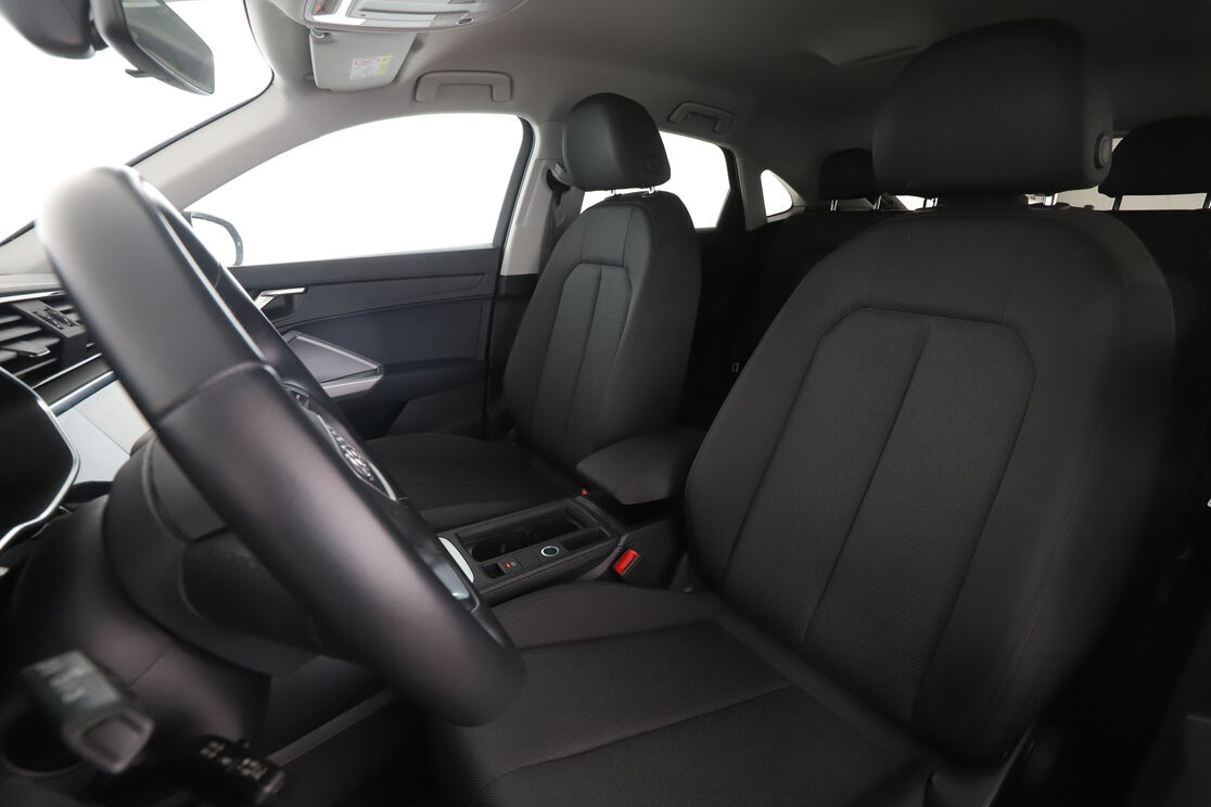 Audi Q3 Sportback 35 TFSI S Tronic 7 — photo 9