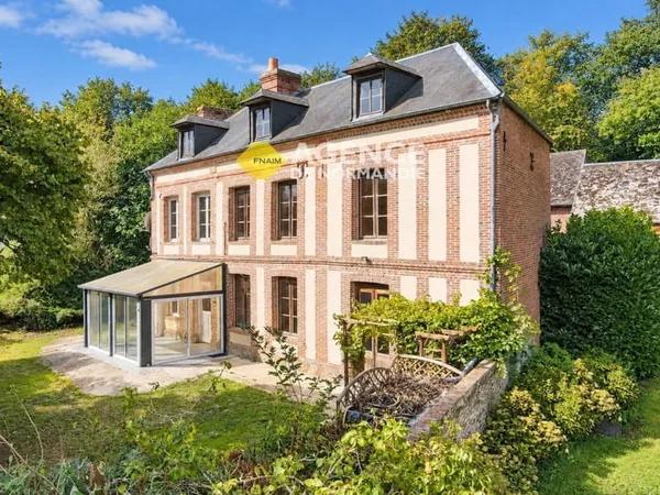 Maison bourgeoise avec jardin et dépendance en Normandie