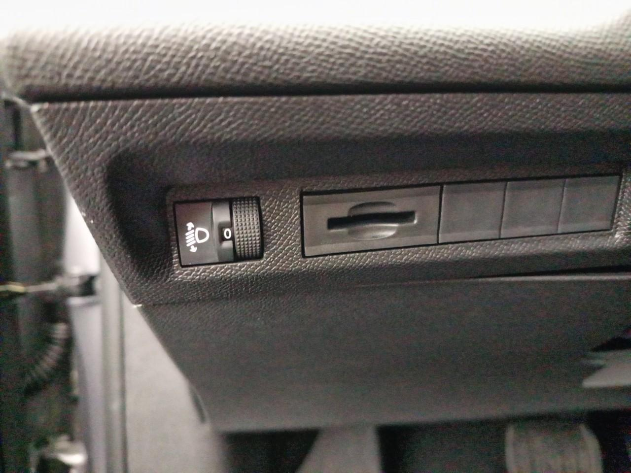 Peugeot 308 hybrid 145 e-dcs6 style — photo 20