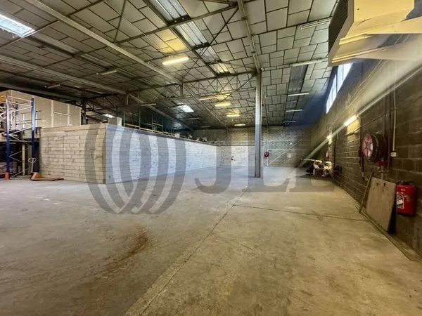 Local d'activité 1415 m²