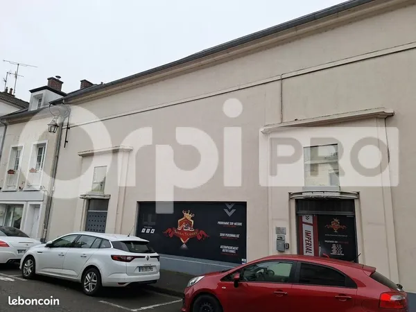 Local commercial 220 m²