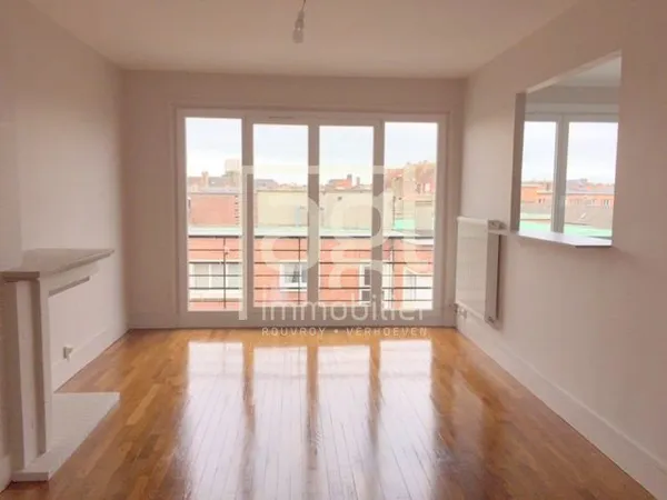 DUNKERQUE CENTRE, grand F2 ou F3 avec balcon sud.