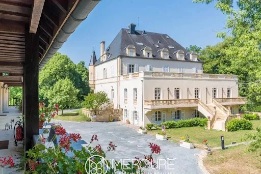 Château 60 pièces 1100 m²