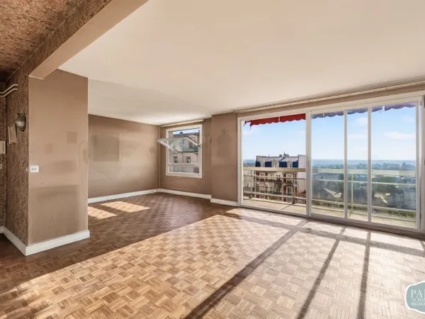 Exclusivité - Suresnes - Résidence des Carrières, rue des Carrières - Appartement à rénover de 84,55
