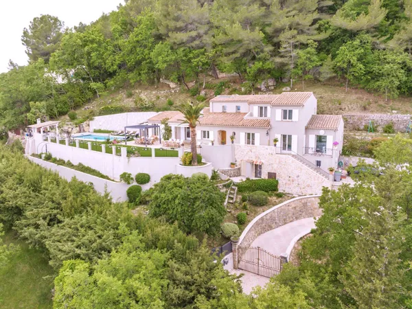 Maison 8 pièces 265 m²