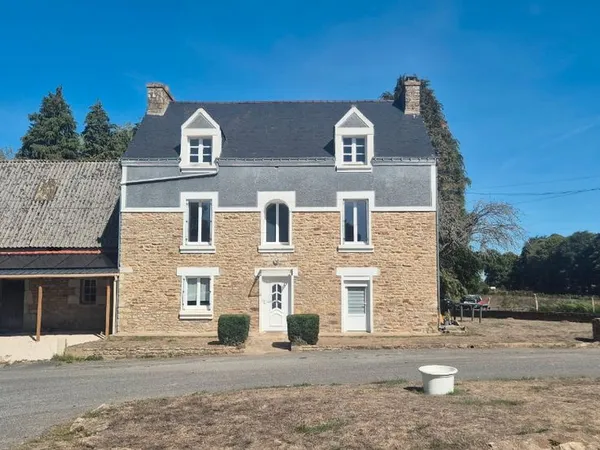 Maison 140 m² (DPE C) - Évolutive (Grenier & Agrandissement) - Terrain 8 000 m² & Dépendances - BUBR