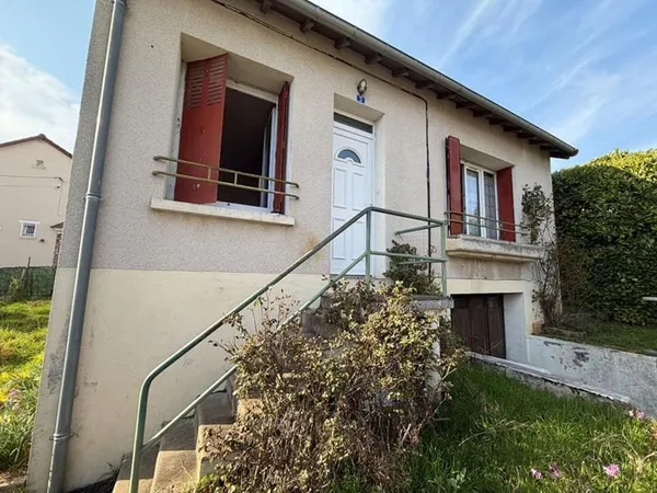 Maison sur sous sol dans un quartier calme de la ville d'Imphy