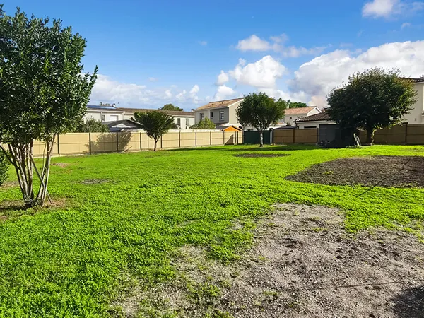 SAINT MEDARD EN JALLES - Terrain libre de constructeur 810m² avec chemin privé - CORBIAC