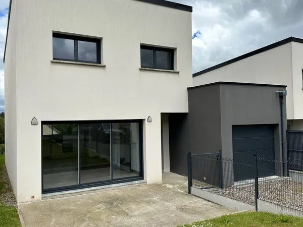Maison récente 4 chambre avec garage sur un terrain de 368 m2 exposé sud