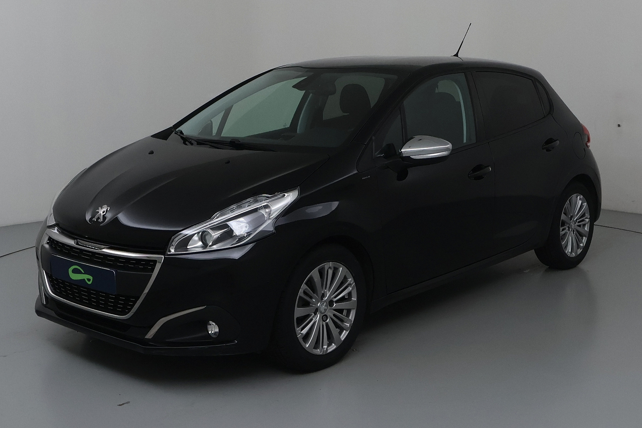 Peugeot 208 — photo 1