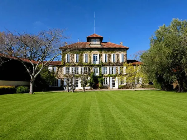 Château 17 pièces 670 m²