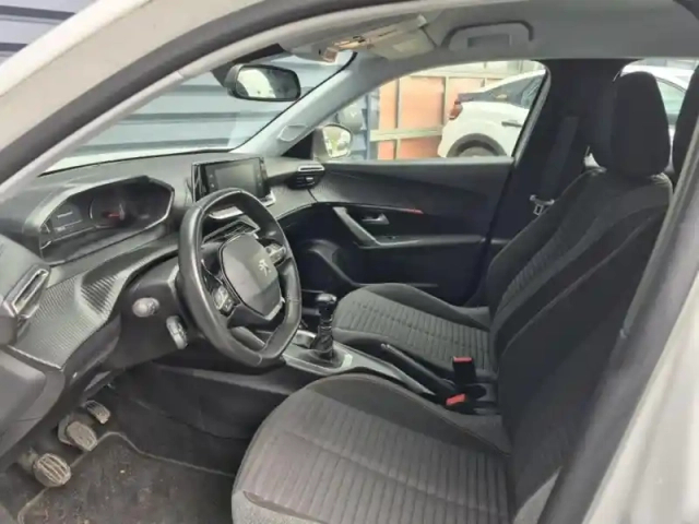 Peugeot 2008 1.2 puretech 100ch s&amp;s active pack — photo 12