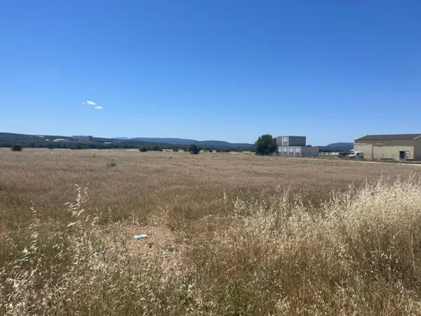 Terrain 600 m²