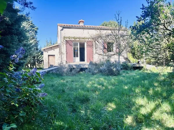 En Cévennes, Maison individuelle et grand terrain plat, à ve