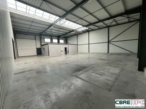 Local d'activité 599 m²