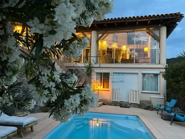 Villa 7 pièces 320 m²