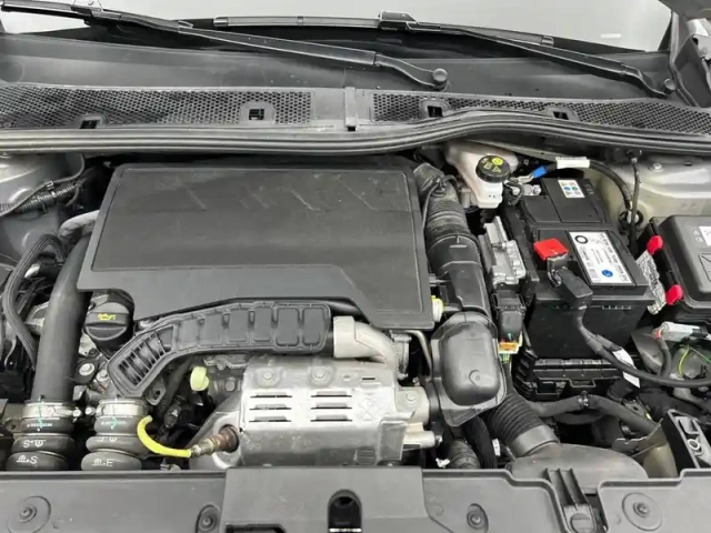 Peugeot 208 puretech 100 s&amp;s bvm6 — photo 18